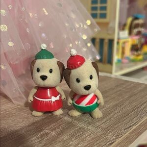 Li’l Woodzeez Holiday Dog Figurines with Hats